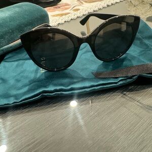 Gucci Cateye Sunglasses Black